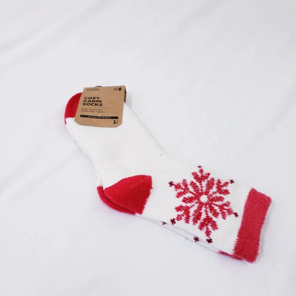 Field & Stream Cozy Cabin Socks Red Snowflake White Aloe Infused NEW NWT